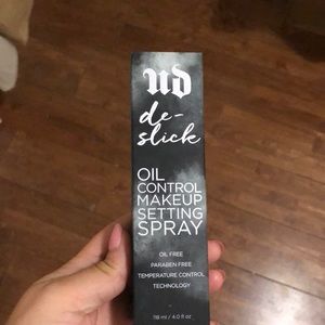 Urban Decay De-Slick setting spray